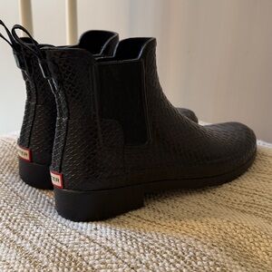 NWOT Hunter Black Croc-Embossed Chelsea Rain Boots